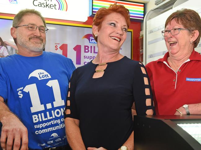 Pauline Hanson poses for a photo with newsagency owners John and Maree Allen at Wynnum North News while backing newsagents in fight against online betting giant Lottoland. Pauline supporting small business in Wynnum.  Tuesday September 19, 2017.  (AAP image John Gass)