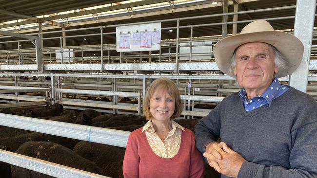 Cheryl and Norm Blacker from Bungowannah sold Angus steers for $1120, one of the highest prices on a cents/kilogram basis at 285c/kg liveweight and $1120 for the draft that weighed 393kg.