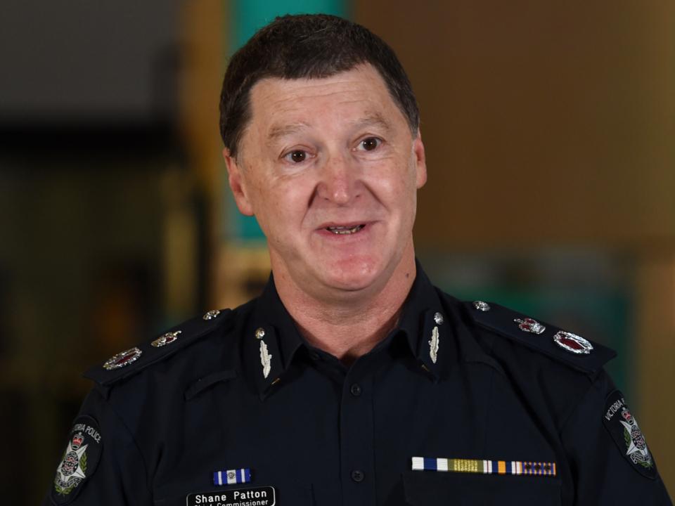 Vic Police Commissioner defers holiday to resolve pay dispute 