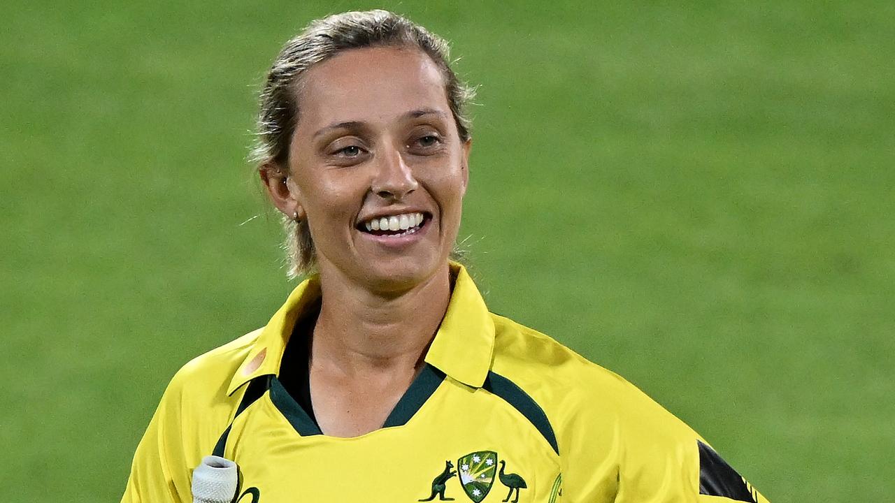 HOBART, AUSTRALIA - JANUARY 26: Ashleigh Gardner of Australia celebrates the win during game two of the T20 International series between Australia and Pakistan at Blundstone Arena on January 26, 2023 in Hobart, Australia. (Photo by Steve Bell/Getty Images)