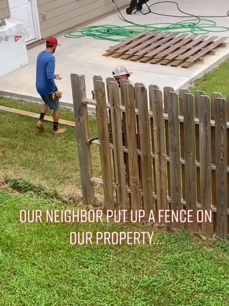 They dismantled the fence plank by plank. Picture: @unbewreathable / TikTok