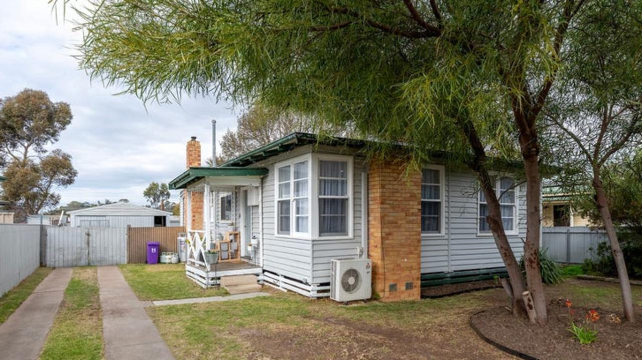 6 Elizabeth St, Dimboola sold in 2024 for $245,000 — up from its previous sale price of $70,000 in 2018.