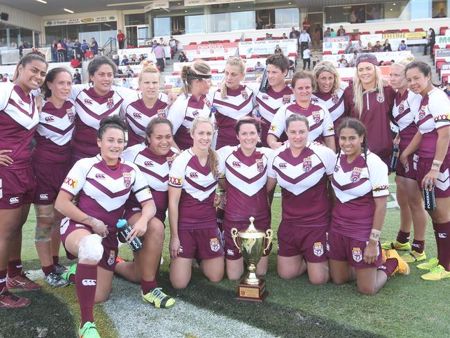 Queensland retain the Women's Interstate Challenge trophy in 2015/ Picture: Colin Whelan / NRL Photos