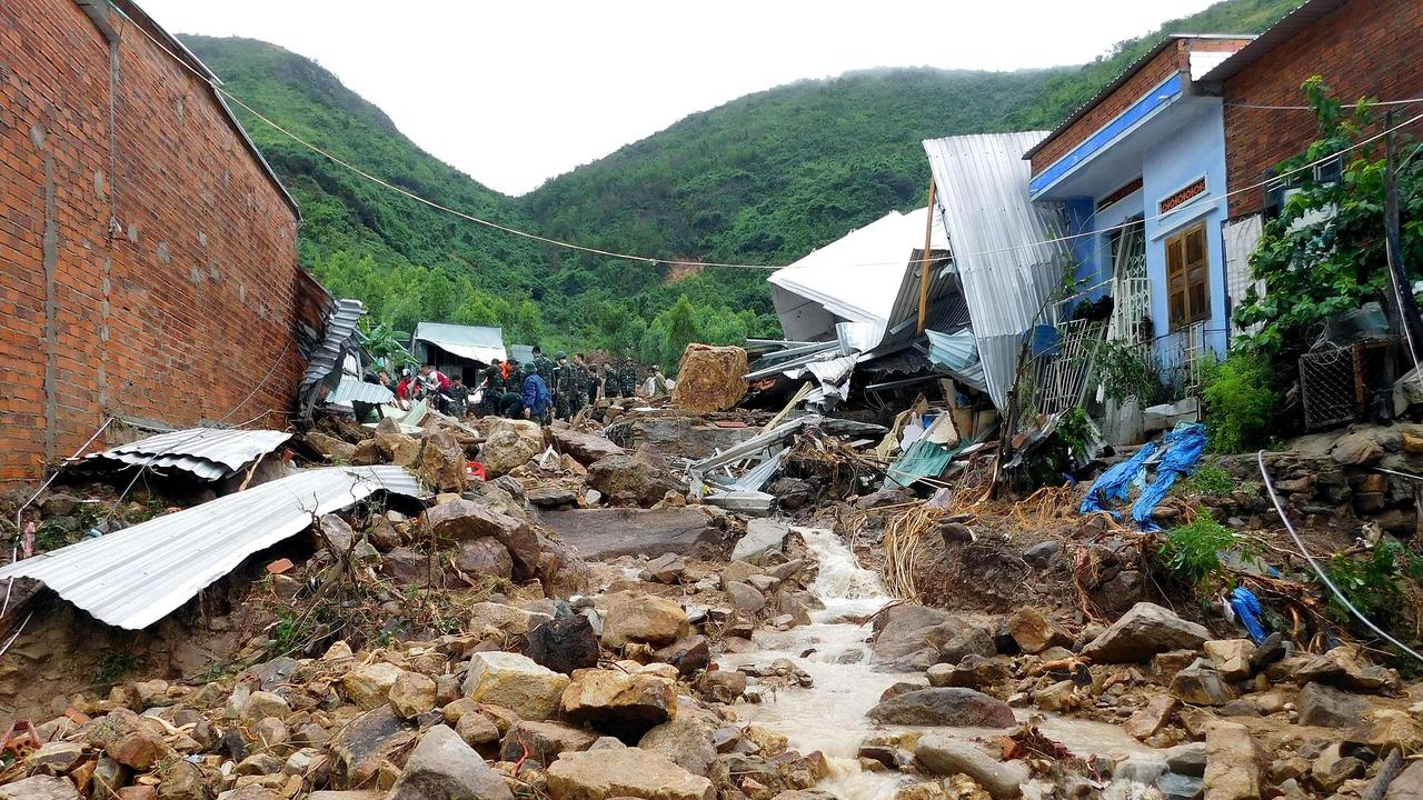 Vietnam typhoon Floods, landslides cause havoc as Typhoon Toraji pummels the country