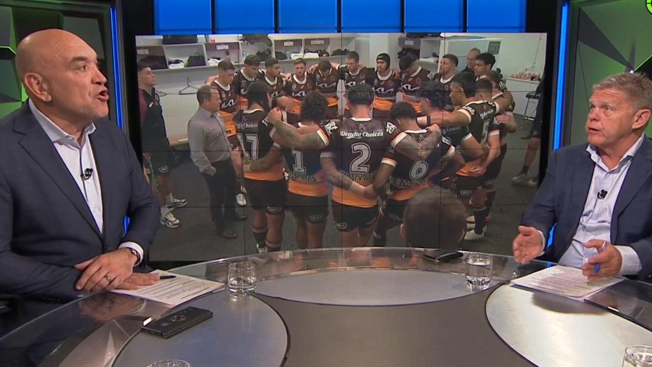 Tallis and Crawley had some words. Photo: Fox Sports