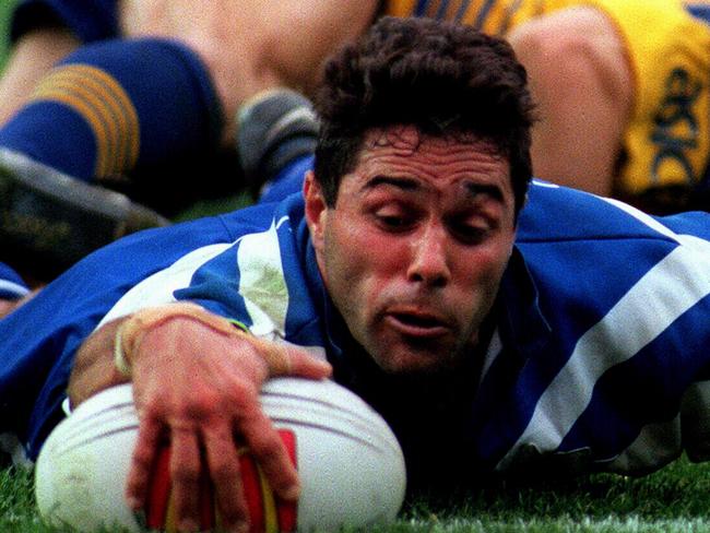 Craig Polla-Mounter dives over for try during extra time in Canterbury v Parramatta second NRL preliminary final at SFS 20/09/98.Rugby League A/CT