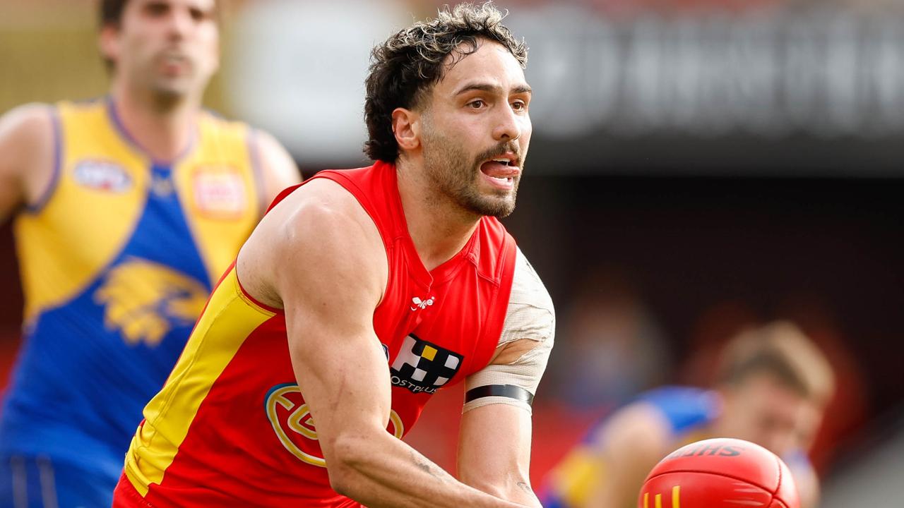 GOLD COAST, AUSTRALIA - JULY 31: Izak Rankine of the Suns handpasses the ball during the 2022 AFL Round 20 match between the Gold Coast Suns and the West Coast Eagles at Metricon Stadium on July 31, 2022 in Gold Coast, Australia. (Photo by Russell Freeman/AFL Photos via Getty Images)