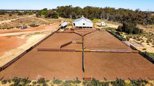 The Mellool Station is located in the western NSW Riverina, about 25km east of Swan Hill.