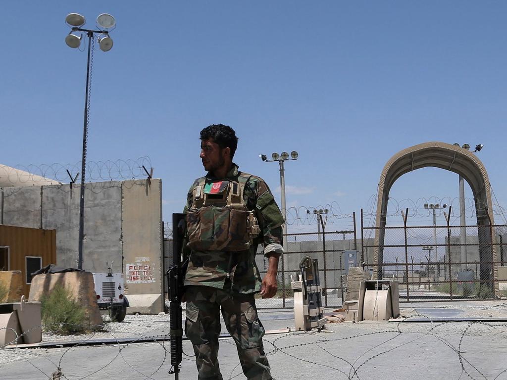 An Afghan National Army (ANA) soldier stands guard at Bagram Air Base, after all US and NATO troops left, some 70 Km north of Kabul on July 2, 2021. (Photo by Zakeria HASHIMI / AFP)
