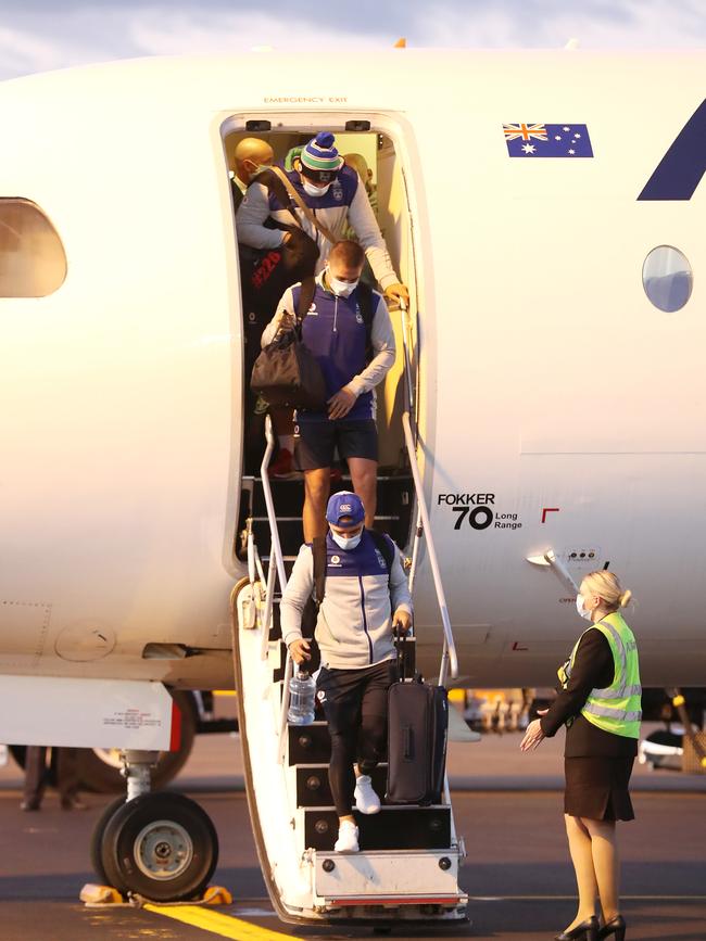 The New Zealand Warriors disembark from the plane at Tamworth regional Airport. Picture: Getty Images