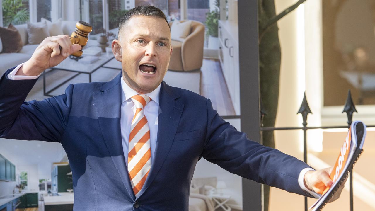Damien Cooley calls the final bid at $3.371m.