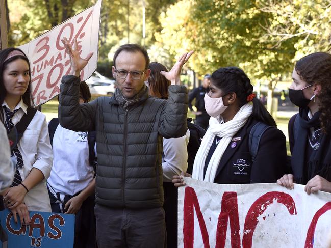 Supporters say the policy is good for energy prices and the climate. Picture: NCA NewsWire/Andrew Henshaw