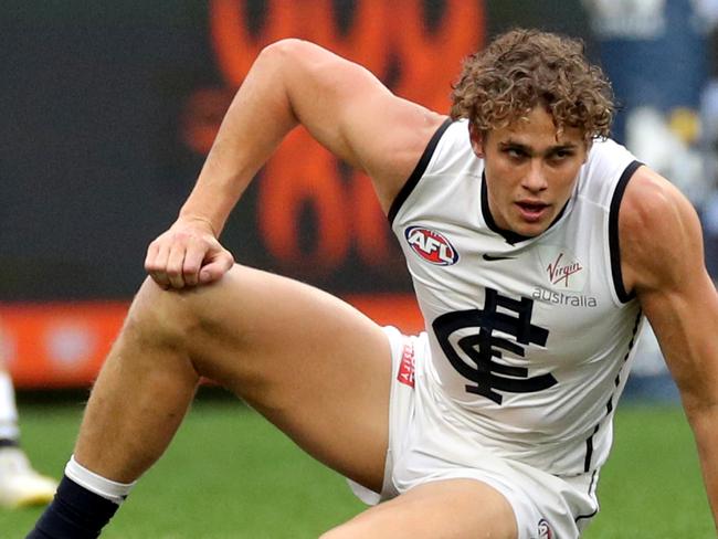 Charlie Curnow of the Blues reacts after being injured  during the Round 15 AFL match between the Fremantle Dockers and the Carlton Blues at Optus Stadium in Perth, Sunday, June 30, 2019. (AAP Image/Richard Wainwright) NO ARCHIVING, EDITORIAL USE ONLY