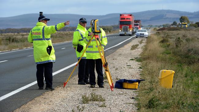 Police at the scene of the fatal smash in 2015, on the Sturt Highway at Annadale, between Blanchetown and Truro. Picture: Keryn Stevens