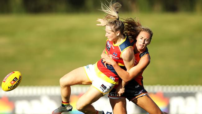 The tackle that knocked out Crow Ailish Considine. Picture: Mark Kolbe/Getty Images