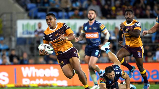 Anthony Milford of the Broncos gets clear before scoring a try during the Round 19 NRL match between the Gold Coast Titans and the Brisbane Broncos at CBus Super Stadium on the Gold Coast, Saturday, July 27, 2019. (AAP Image/Dave Hunt) NO ARCHIVING, EDITORIAL USE ONLY