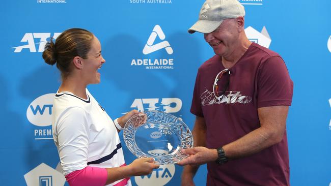 Ash Barty presents Craig Tyzzer the 2019 WTA Coach of The Year Award. Picture: Paul Kane/Getty Images.