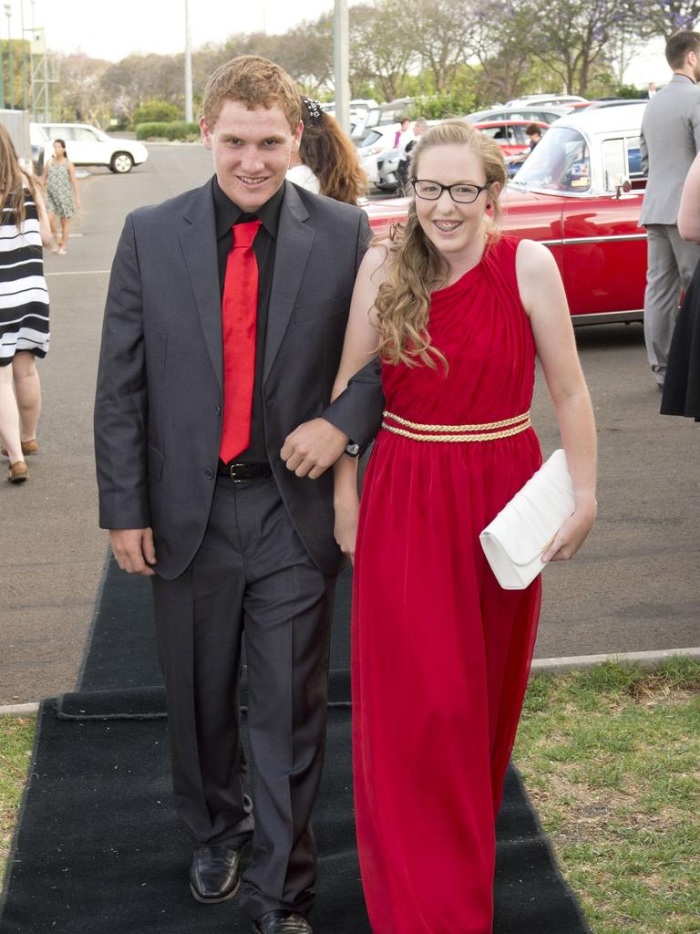 Toowoomba school formal photos: St Saviour’s class of 2014 | The Chronicle