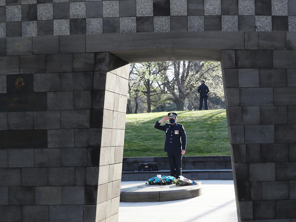 Victorian Chief Commissioner Shane Patton pays his respects. Picture: NCA NewsWire/ David Crosling