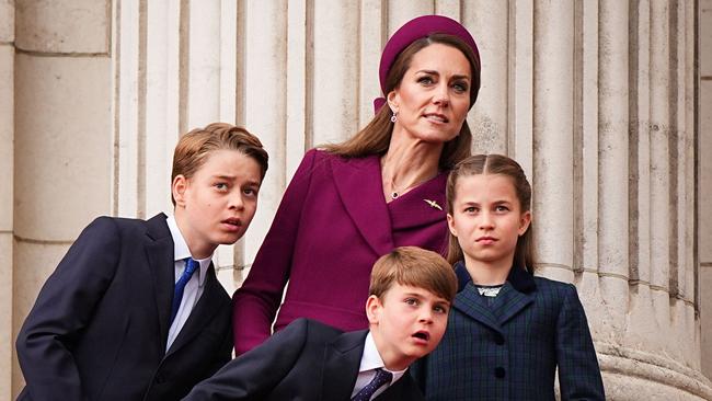 (From L to R) Britain's Prince George of Wales, Britain's Prince Louis of Wales, Britain's Catherine, Princess of Wales and Britain's Princess Charlotte of Wales watch the Red Arrows flypast from Buckingham Palace balcony after attending the armed forces procession on May 5, 2025 to celebrate the 80th anniversary of VE Day also known as Victory in Europe Day, marking the end of the Second World War in Europe. (Photo by Aaron Chown / POOL / AFP)