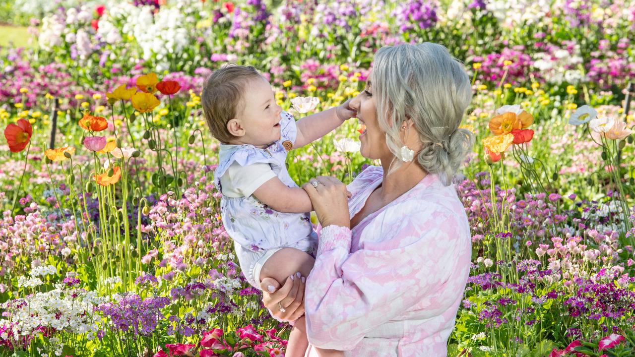 Floral fanatics flock to Garden City for Carnival of Flowers