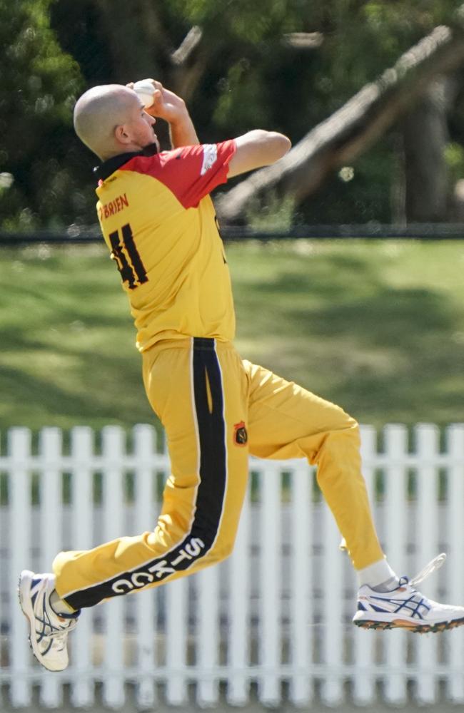 St Kilda veteran Simon O'Brien goes at Uni. Picture: Valeriu Campan