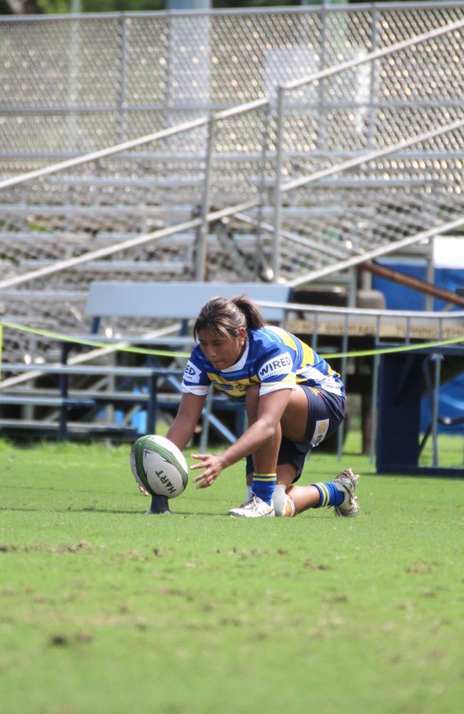 Gemma Walke kicking for goal in the StoreLocal Premier Women club rugby.