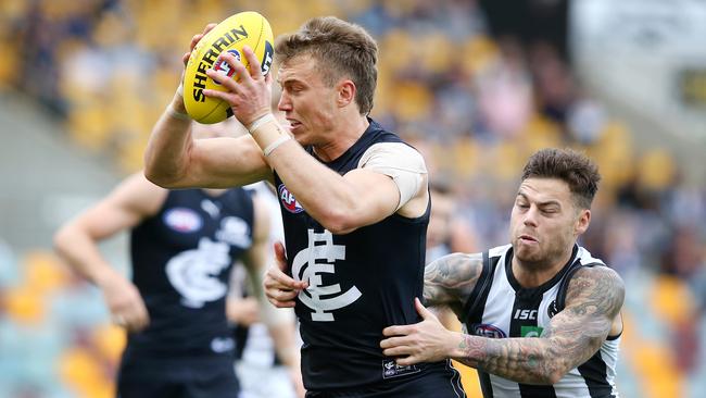 BRISBANE, AUSTRALIA – AUGUST 30: Patrick Cripps of the Blues tries to break free during the round 14 AFL match between the Carlton Blues and the Collingwood Magpies at The Gabba on August 30, 2020 in Brisbane, Australia. (Photo by Jono Searle/AFL Photos/via Getty Images)