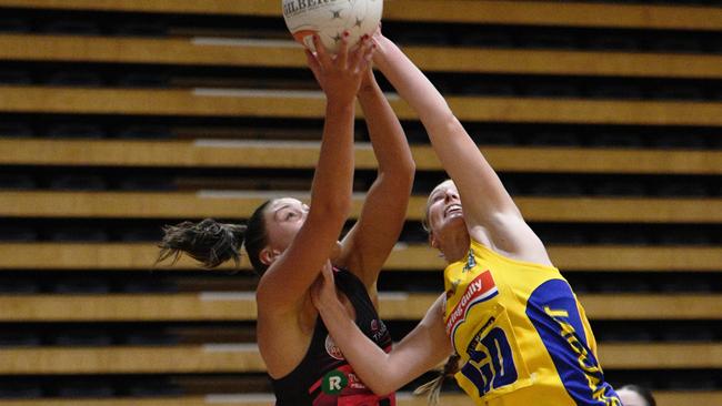 Action from the round four clash between Tango and Newton Jaguars. Picture: On the Ball Media/Netball SA