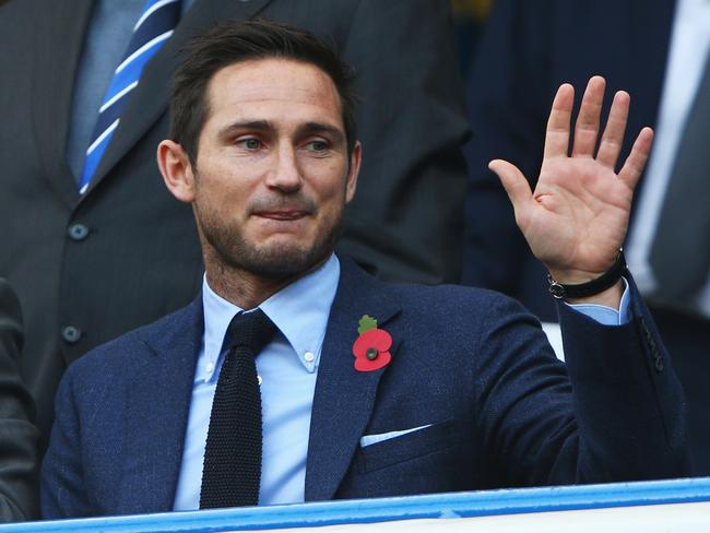 LONDON, ENGLAND - OCTOBER 31: Former Chelsea player Frank Lampard waves on the stand prior to the Barclays Premier League match between Chelsea and Liverpool at Stamford Bridge on October 31, 2015 in London, England. (Photo by Ian Walton/Getty Images)
