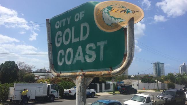 The City of Gold Coast boundary sign on the border at Dixon Street, Coolangatta.