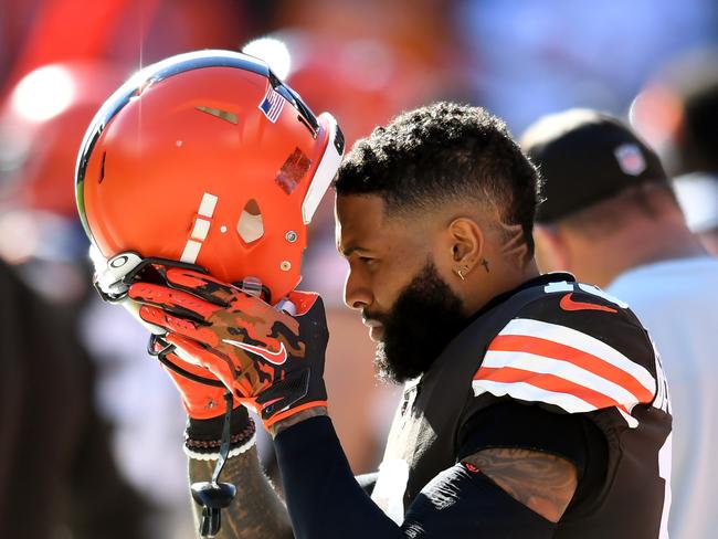 CLEVELAND, OHIO - OCTOBER 31: Odell Beckham Jr. #13 of the Cleveland Browns prepares for the second half against the Pittsburgh Steelers at FirstEnergy Stadium on October 31, 2021 in Cleveland, Ohio. (Photo by Nick Cammett/Getty Images)