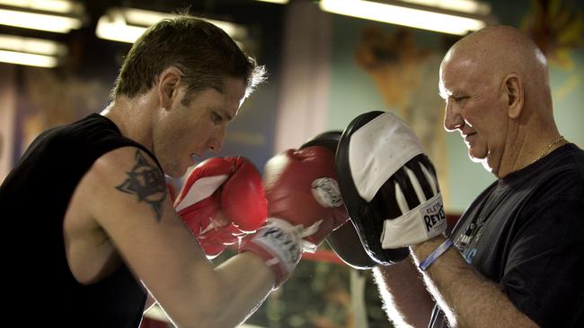 Lewis trains Paul Briggs for a Light Heavyweight title fight in Chicago in 2005.