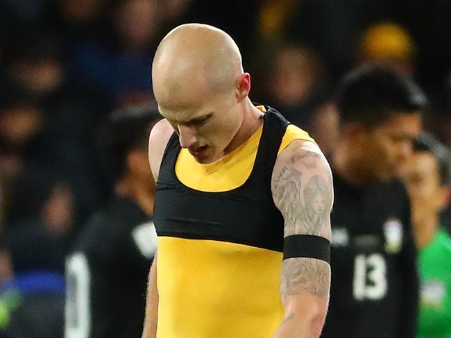 MELBOURNE, AUSTRALIA - SEPTEMBER 05:  Aaron Mooy of the Socceroos and his teammates react as they leave the field at full time after the 2018 FIFA World Cup Qualifier match between the Australian Socceroos and Thailand at AAMI Park on September 5, 2017 in Melbourne, Australia.  (Photo by Scott Barbour/Getty Images)