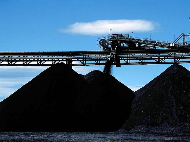 An undated handout photograph from Anglo American Plc shows coal being stockpiled at the Moura coal mine in Australia, released to the media on Monday, June 22, 2009.  Xstrata Plc, the Swiss metals company that sold shares in London seven years ago, is seeking a merger with Anglo American Plc  to create a mining group that would rival BHP Billiton Ltd., the world's largest. Source: VisMedia via Bloomberg News EDITOR'S NOTE: NO SALES. EDITORIAL USE ONLY.