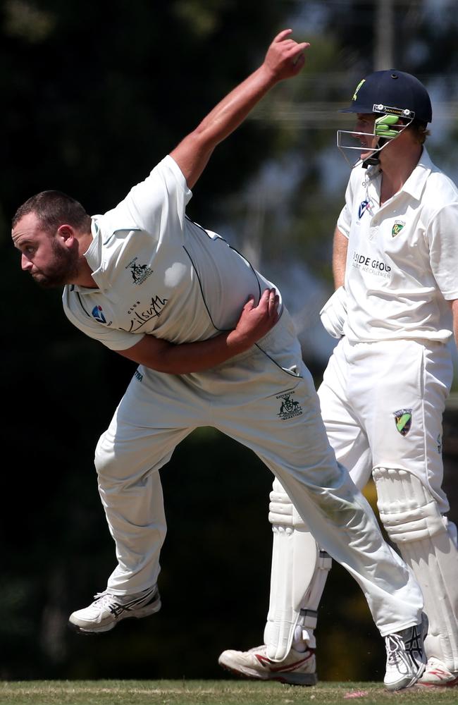 Josh Hudson bowling for Bayswater.