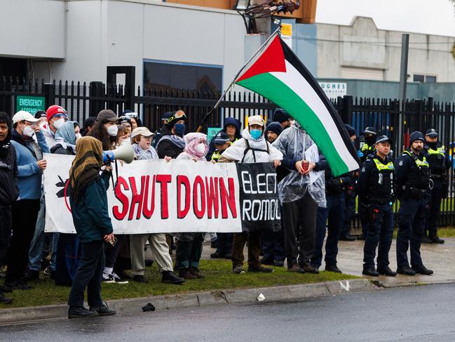 MELBOURNE, AUSTRALIA - Newswire Photos July 12, 2024: Police monitor pro Palestinian protestors outside Electromold Australia in Thomastown. Picture NCA NewsWire / Aaron Francis