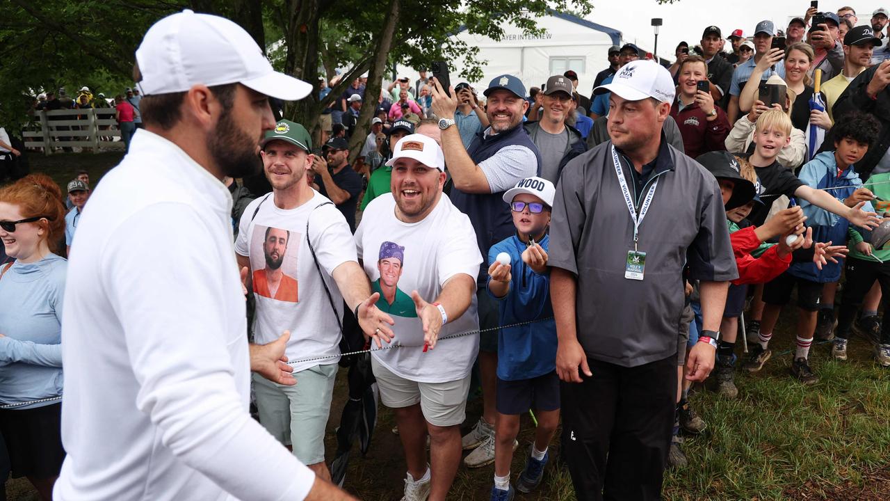 Scheffler received plenty of support from fans after he was arrested. (Photo by Patrick Smith / GETTY IMAGES NORTH AMERICA / Getty Images via AFP)