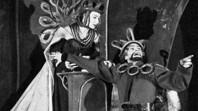 Laurence Olivier as Macbeth and Judith Anderson as Lady Macbeth at London’s Old Vic. Picture: Getty