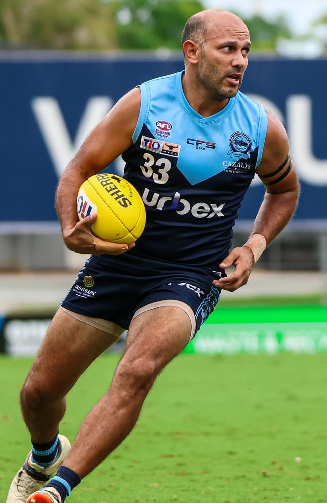 Matt Campbell playing for the Darwin Buffaloes in the 2024-25 NTFL season. Picture: Celina Whan / AFLNT Media