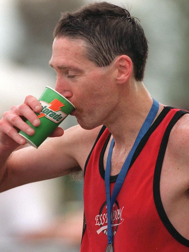 Michael McIntyre after winning the 1999 Melbourne Marathon.