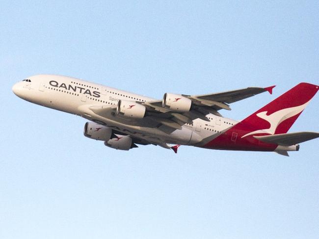 Qantas drops mammoth overseas sale