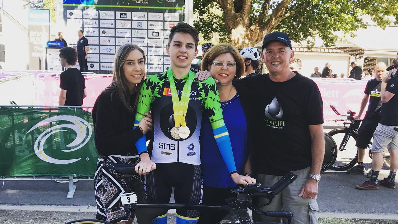 Para track cyclist Gordon Allan and his family. Pic: Supplied.