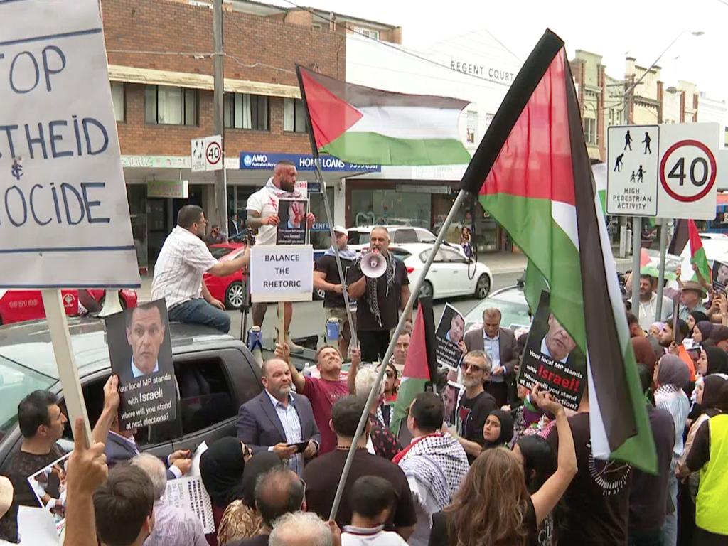 A pro-Palestinian protest outside the office of Chris Minns. Picture: TNV