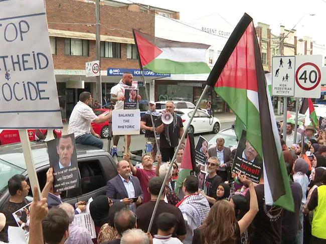 A pro-Palestinian protest outside the office of Chris Minns. Picture: TNV