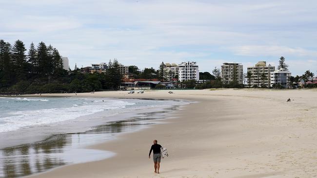 An empty Coolangatta beach on the Queensland-New South Wales border. (AAP Image/Dave Hunt)