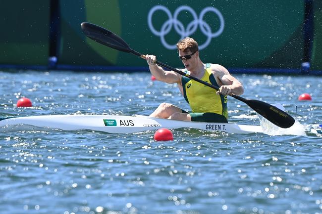 Australia's Thomas Green compete in the men's kayak single 1000m semi-final during the Tokyo 2020 Olympic Games at Sea Forest Waterway in Tokyo on August 3, 2021. (Photo by Luis ACOSTA / AFP)