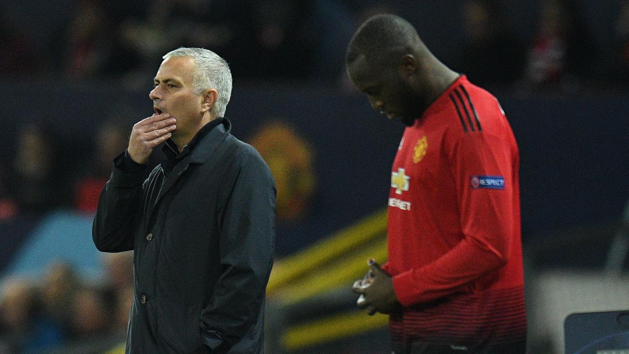 Manchester United's Portuguese manager Jose Mourinho (L) reacts as Manchester United's Belgian striker Romelu Lukaku waits to be substituted