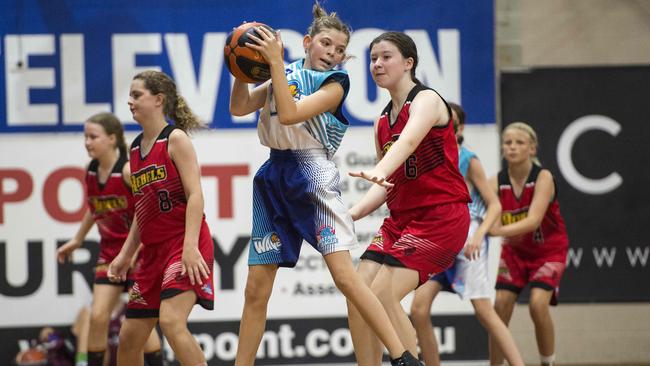 Central Coast Waves player Sienna Clarke in action during the under-14 women’s basketball playoff against Gosford City Rebels at Breakers Indoor Sports Stadium, Terrigal, on Sunday, 2 February, 2020. Picture: Troy Snook