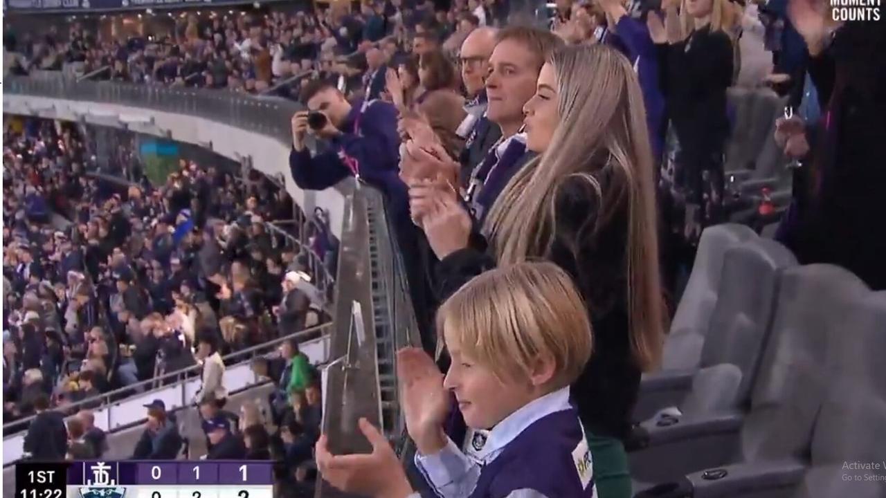 Thursday night’s Optus Stadium crowd has made a special tribute to young Fremantle fan Milli Lucas